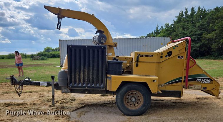 image for item DE2199 2011 Vermeer BC1500 wood chipper