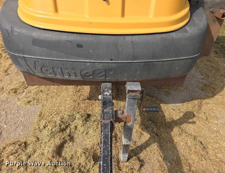 image for item DE2199 2011 Vermeer BC1500 wood chipper