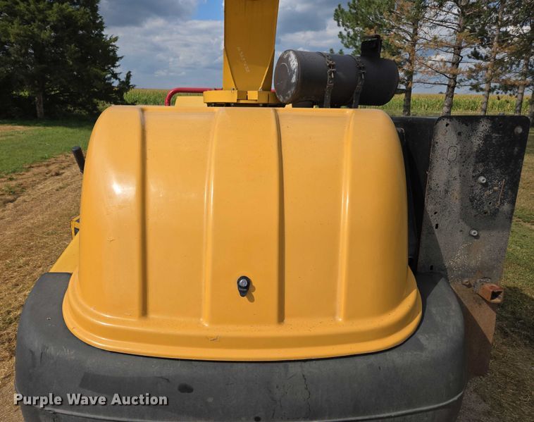 image for item DE2199 2011 Vermeer BC1500 wood chipper