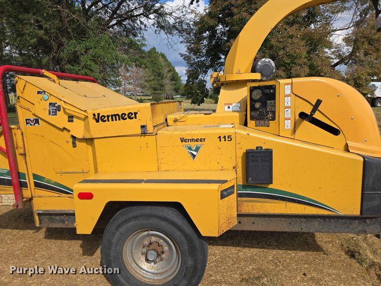 image for item DE2199 2011 Vermeer BC1500 wood chipper