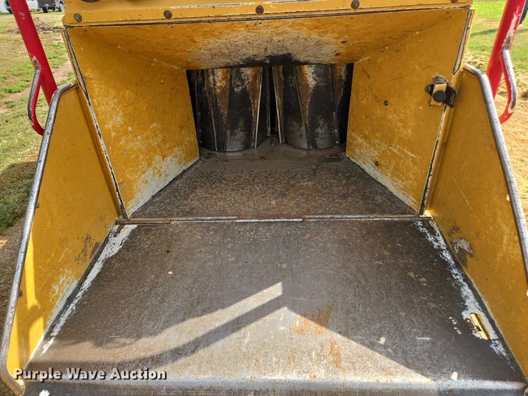 image for item DE2199 2011 Vermeer BC1500 wood chipper