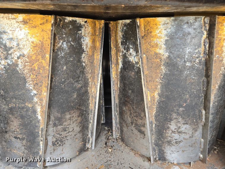 image for item DE2199 2011 Vermeer BC1500 wood chipper