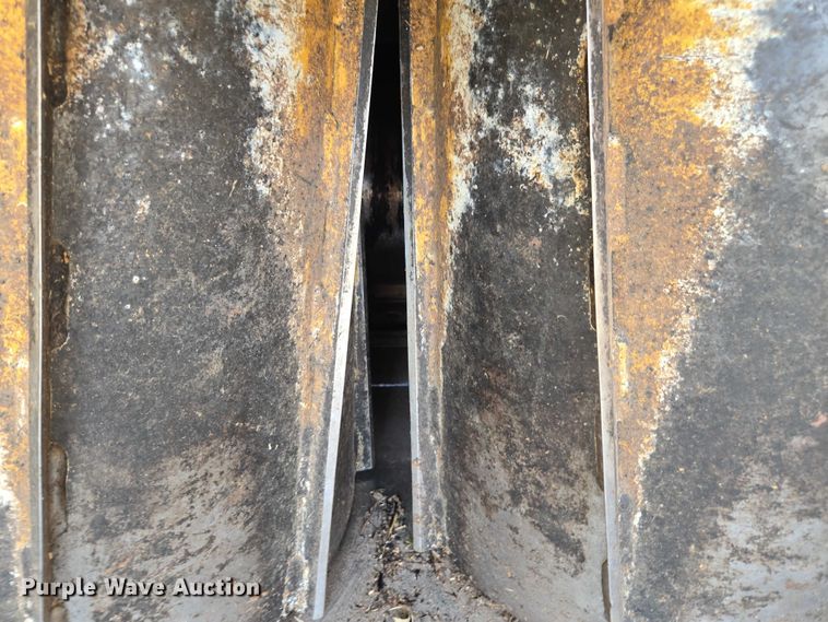 image for item DE2199 2011 Vermeer BC1500 wood chipper