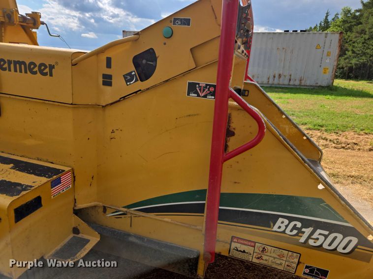 image for item DE2199 2011 Vermeer BC1500 wood chipper