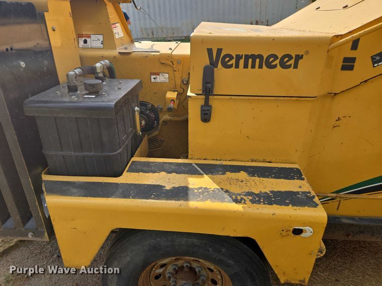 image for item DE2199 2011 Vermeer BC1500 wood chipper