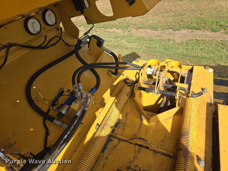 image for item DE2199 2011 Vermeer BC1500 wood chipper