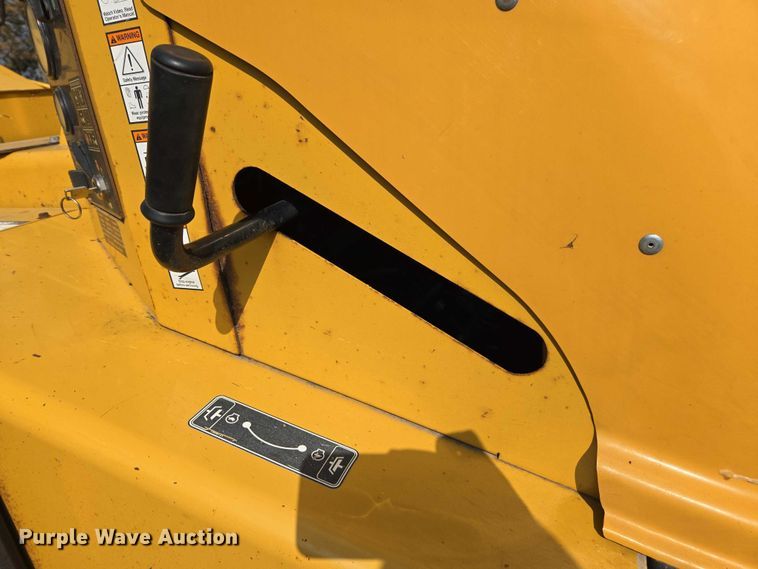 image for item DE2199 2011 Vermeer BC1500 wood chipper