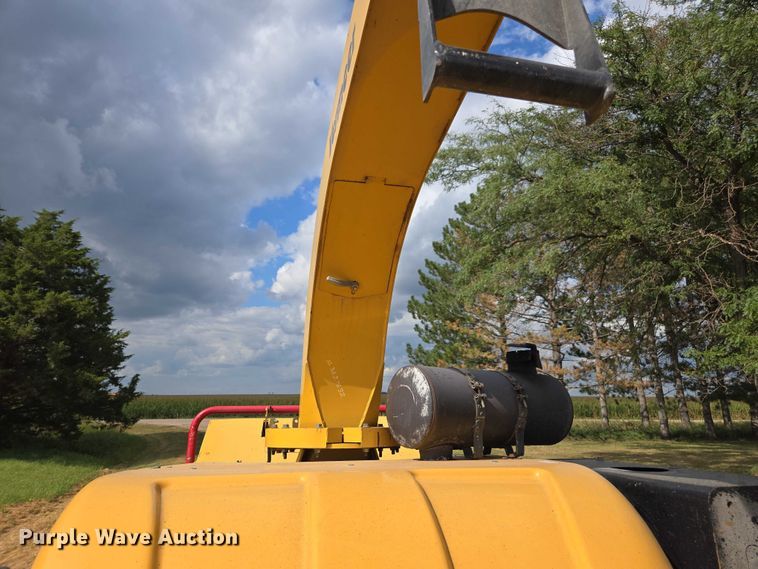 image for item DE2199 2011 Vermeer BC1500 wood chipper