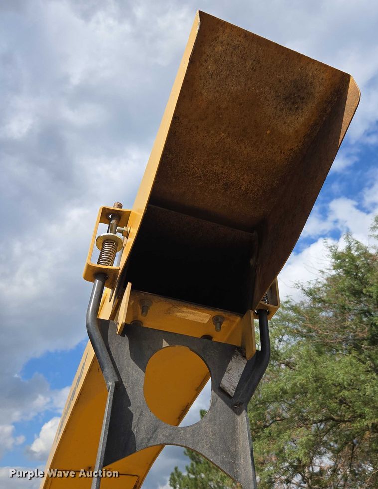 image for item DE2199 2011 Vermeer BC1500 wood chipper