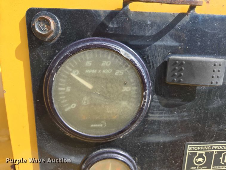 image for item DE2199 2011 Vermeer BC1500 wood chipper