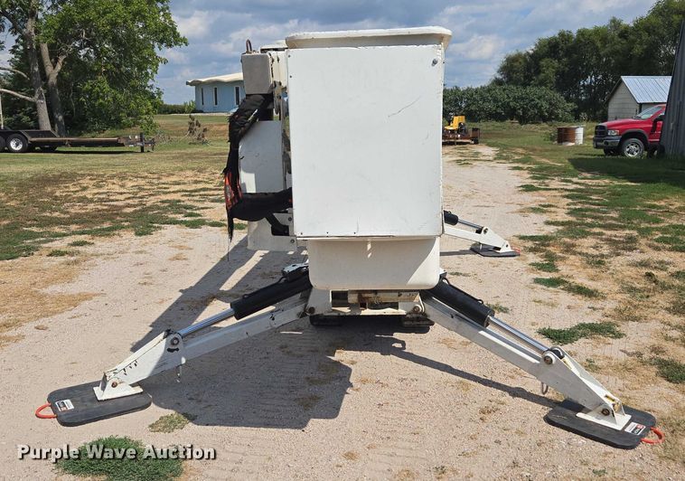 image for item DE2200 2007 SDP EZ Reach SST40 boom lift