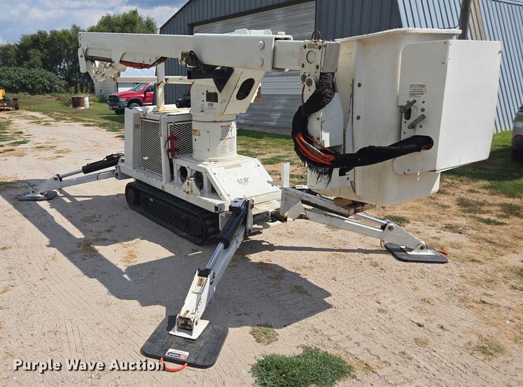 image for item DE2200 2007 SDP EZ Reach SST40 boom lift