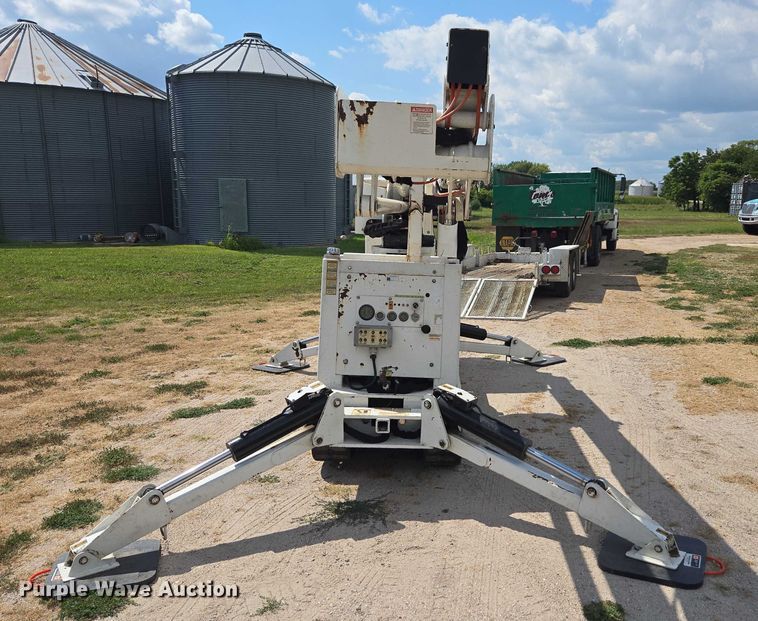 image for item DE2200 2007 SDP EZ Reach SST40 boom lift