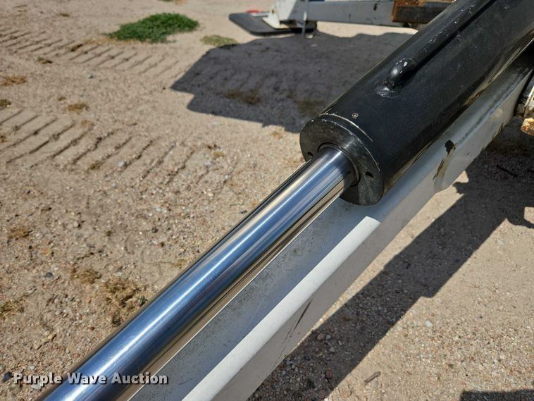 image for item DE2200 2007 SDP EZ Reach SST40 boom lift