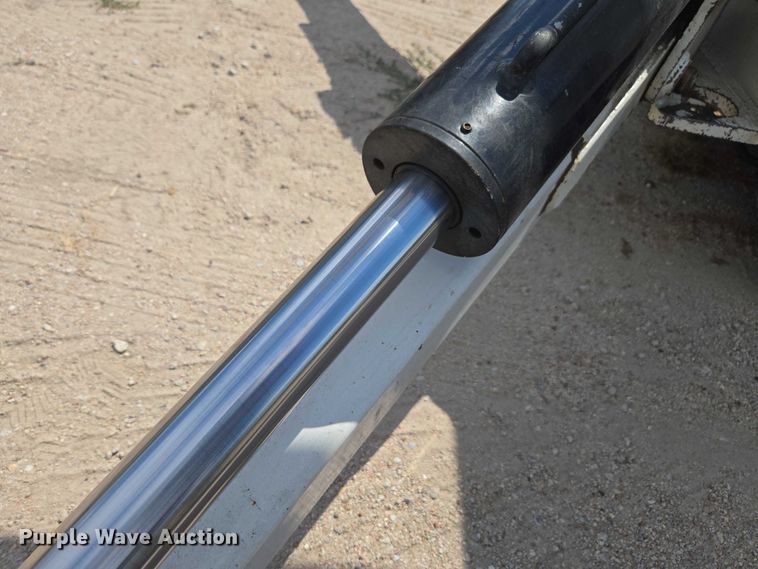 image for item DE2200 2007 SDP EZ Reach SST40 boom lift