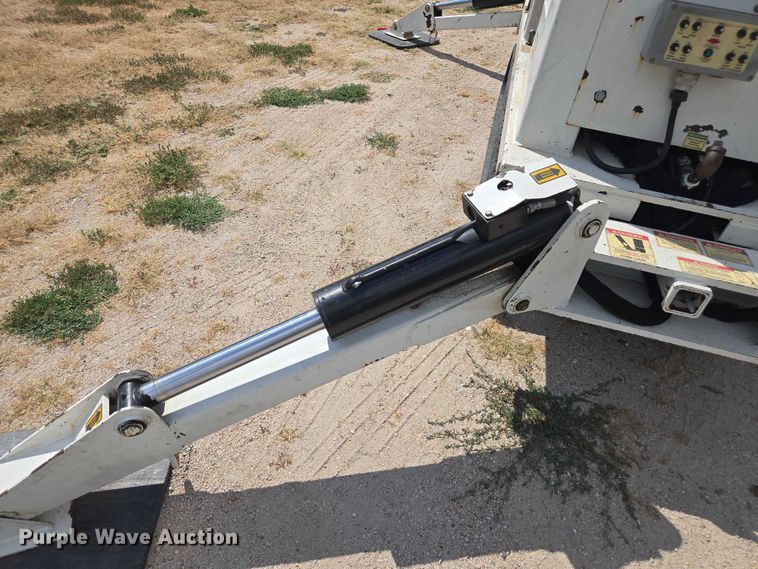 image for item DE2200 2007 SDP EZ Reach SST40 boom lift