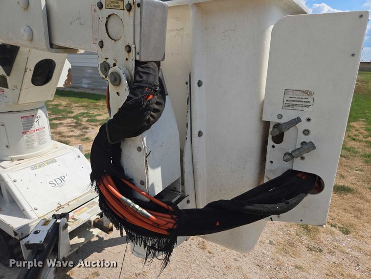 image for item DE2200 2007 SDP EZ Reach SST40 boom lift