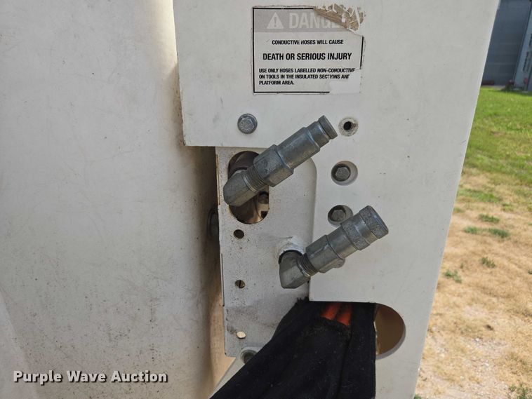 image for item DE2200 2007 SDP EZ Reach SST40 boom lift