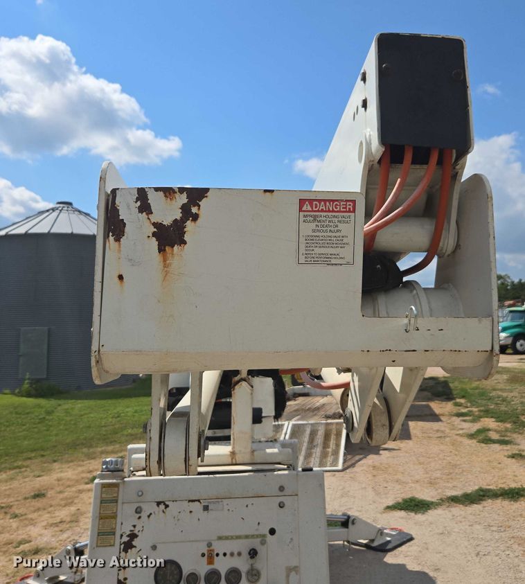 image for item DE2200 2007 SDP EZ Reach SST40 boom lift