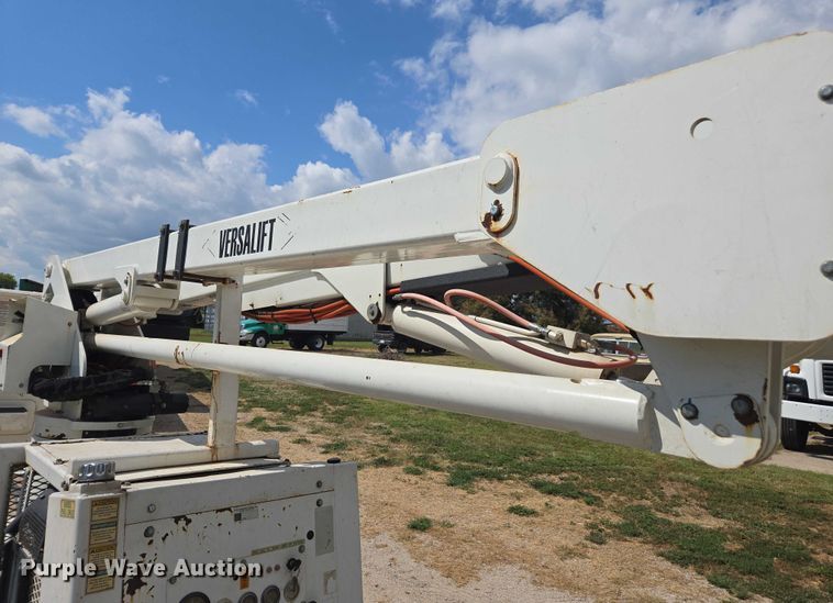 image for item DE2200 2007 SDP EZ Reach SST40 boom lift