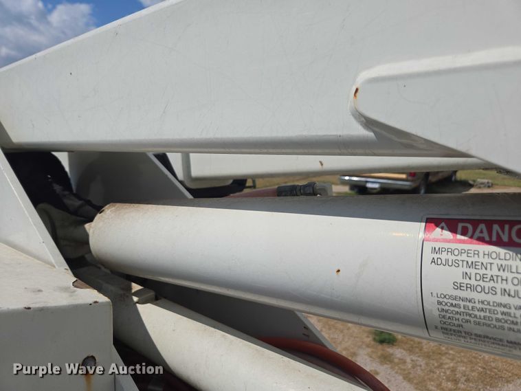 image for item DE2200 2007 SDP EZ Reach SST40 boom lift