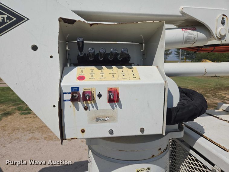 image for item DE2200 2007 SDP EZ Reach SST40 boom lift