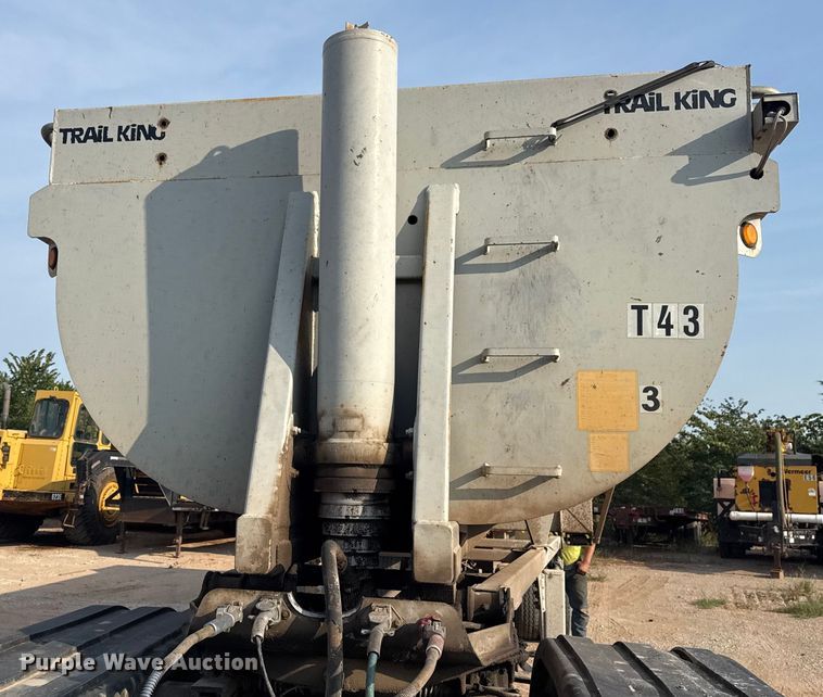 image for item DJ7781 2003 Trail King SHR-32 end dump trailer