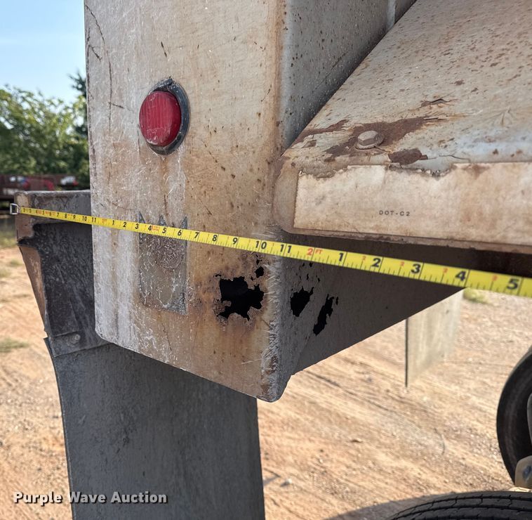 image for item DJ7781 2003 Trail King SHR-32 end dump trailer