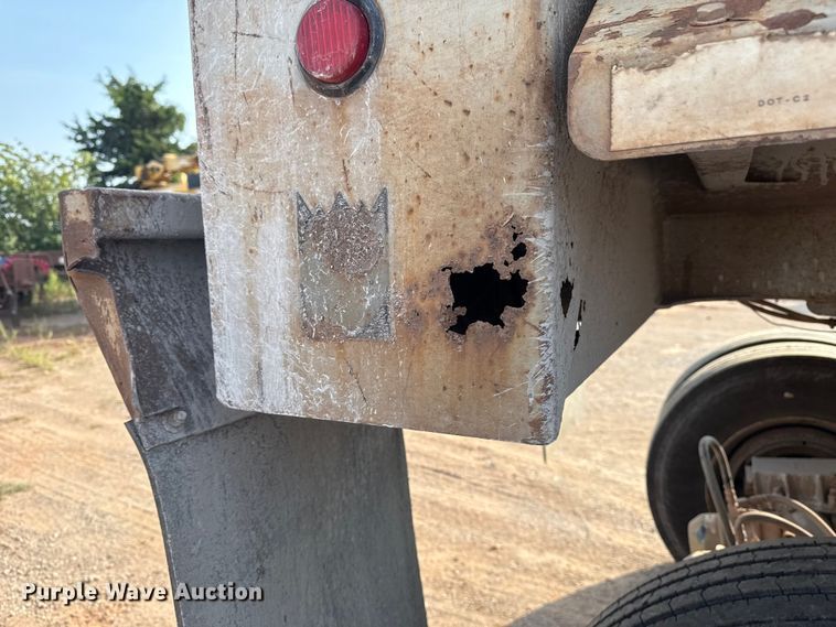 image for item DJ7781 2003 Trail King SHR-32 end dump trailer