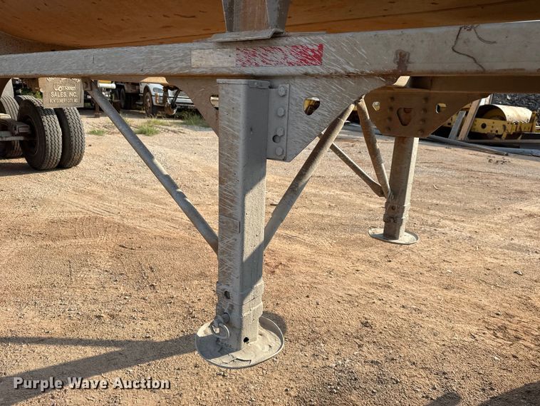 image for item DJ7781 2003 Trail King SHR-32 end dump trailer