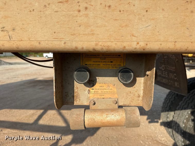 image for item DJ7781 2003 Trail King SHR-32 end dump trailer