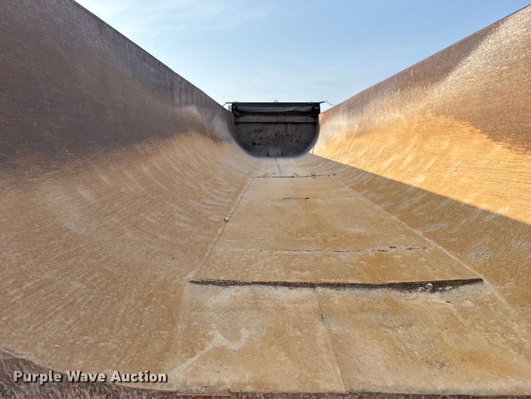 image for item DJ7781 2003 Trail King SHR-32 end dump trailer