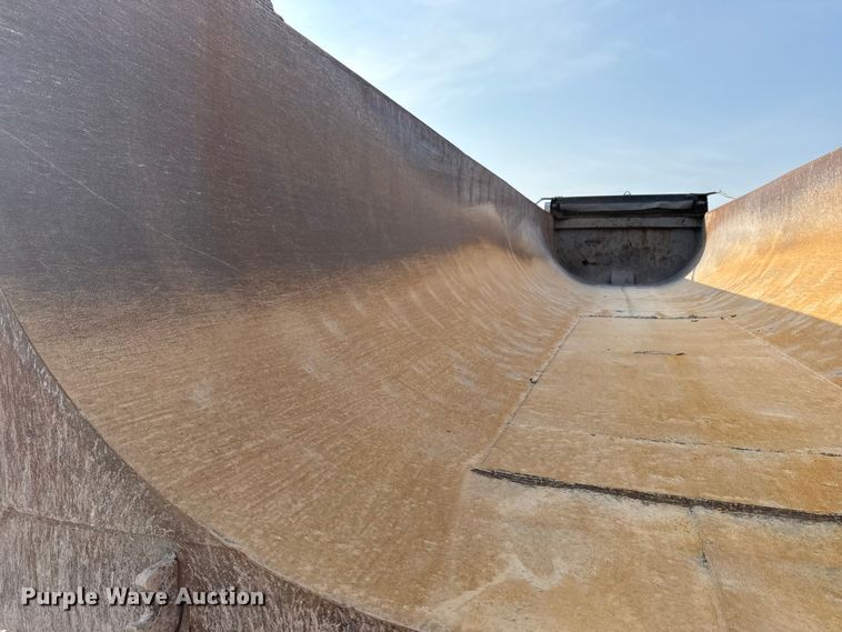 image for item DJ7781 2003 Trail King SHR-32 end dump trailer