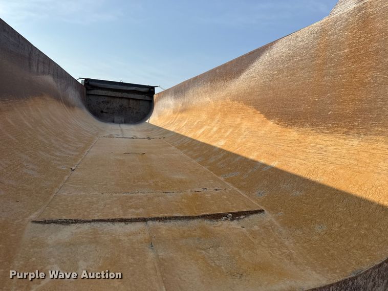 image for item DJ7781 2003 Trail King SHR-32 end dump trailer