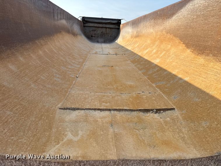 image for item DJ7781 2003 Trail King SHR-32 end dump trailer