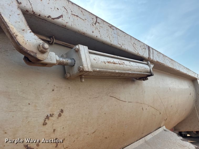 image for item DJ7781 2003 Trail King SHR-32 end dump trailer