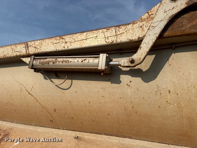 image for item DJ7781 2003 Trail King SHR-32 end dump trailer