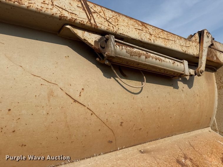 image for item DJ7781 2003 Trail King SHR-32 end dump trailer