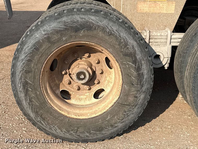 image for item DJ7781 2003 Trail King SHR-32 end dump trailer