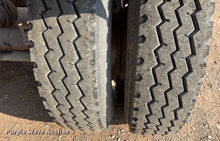 image for item DJ7781 2003 Trail King SHR-32 end dump trailer