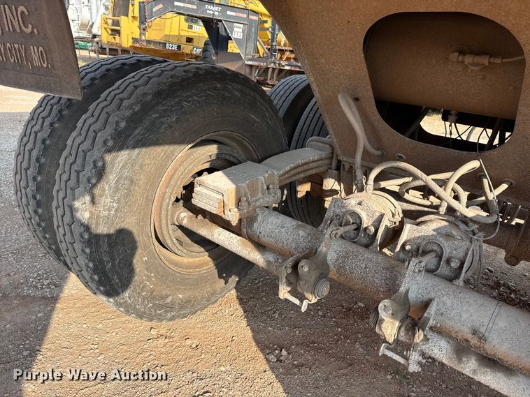 image for item DJ7781 2003 Trail King SHR-32 end dump trailer