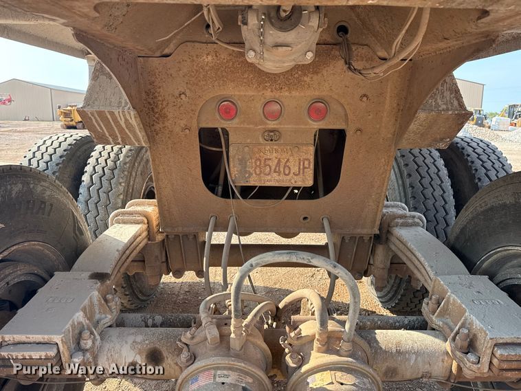 image for item DJ7781 2003 Trail King SHR-32 end dump trailer