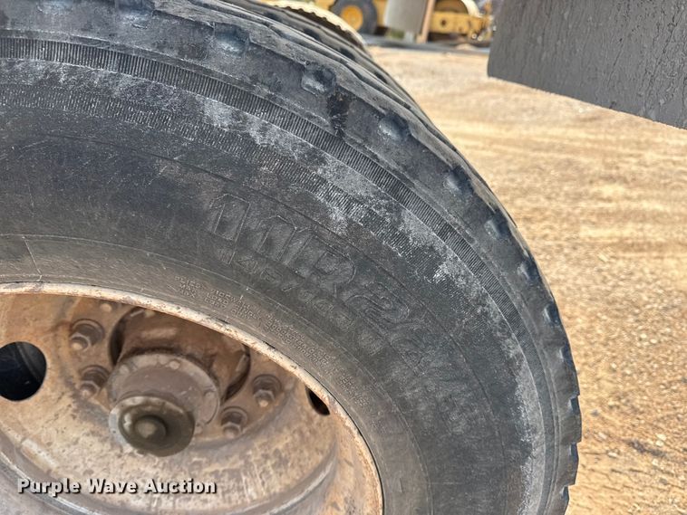 image for item DJ7781 2003 Trail King SHR-32 end dump trailer