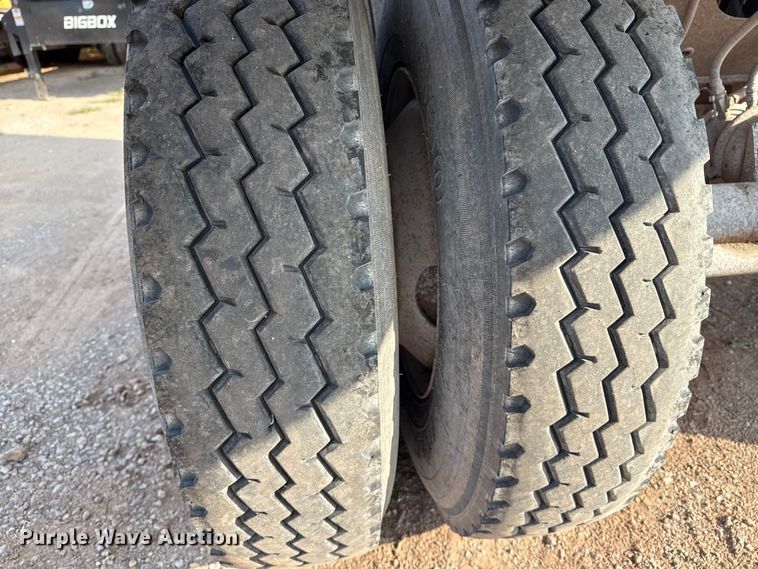 image for item DJ7781 2003 Trail King SHR-32 end dump trailer