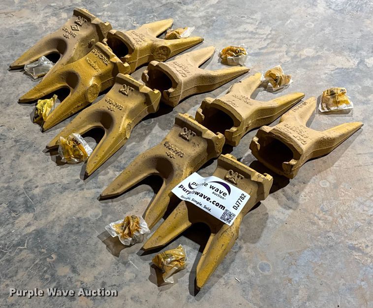 image for item DJ7782 (9) Caterpillar 470-T7973 teeth
