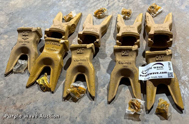 image for item DJ7782 (9) Caterpillar 470-T7973 teeth