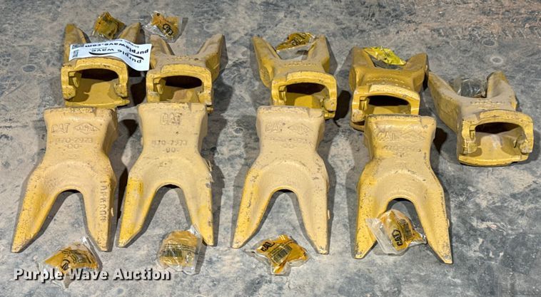 image for item DJ7782 (9) Caterpillar 470-T7973 teeth