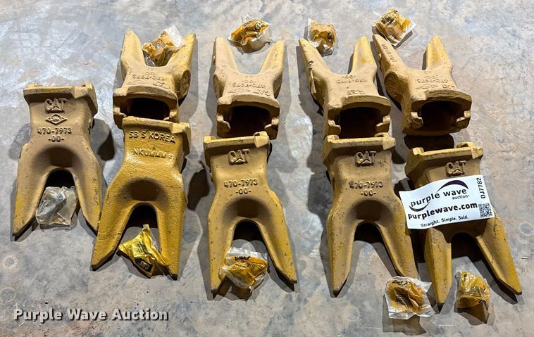 image for item DJ7782 (9) Caterpillar 470-T7973 teeth