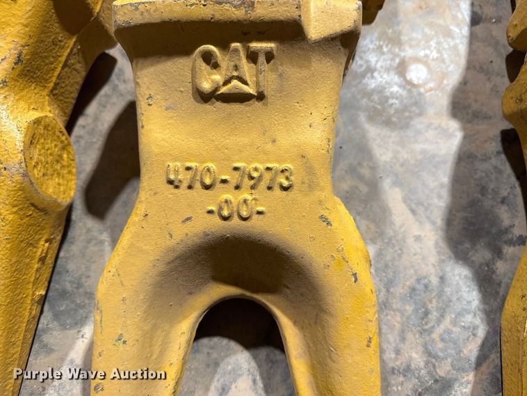 image for item DJ7782 (9) Caterpillar 470-T7973 teeth