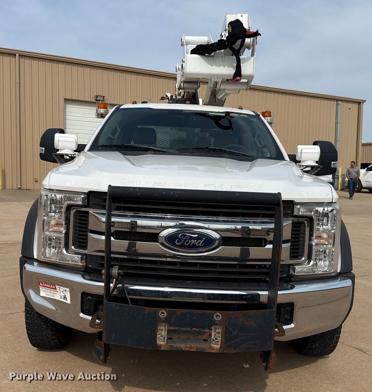 CAMIóN CON CANASTILLA 2019 FORD ETI